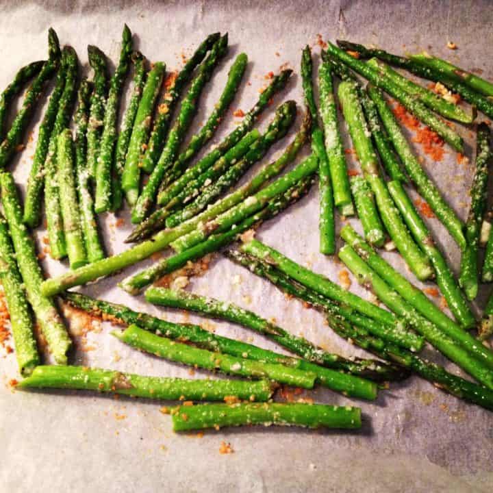 Crunchy asparagus with garlic and parmesan on a basking tray