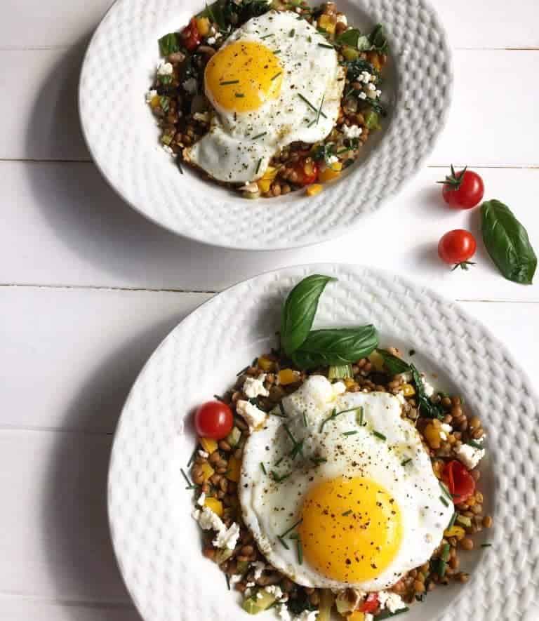 Breakfast Lentils with Garlic and Egg