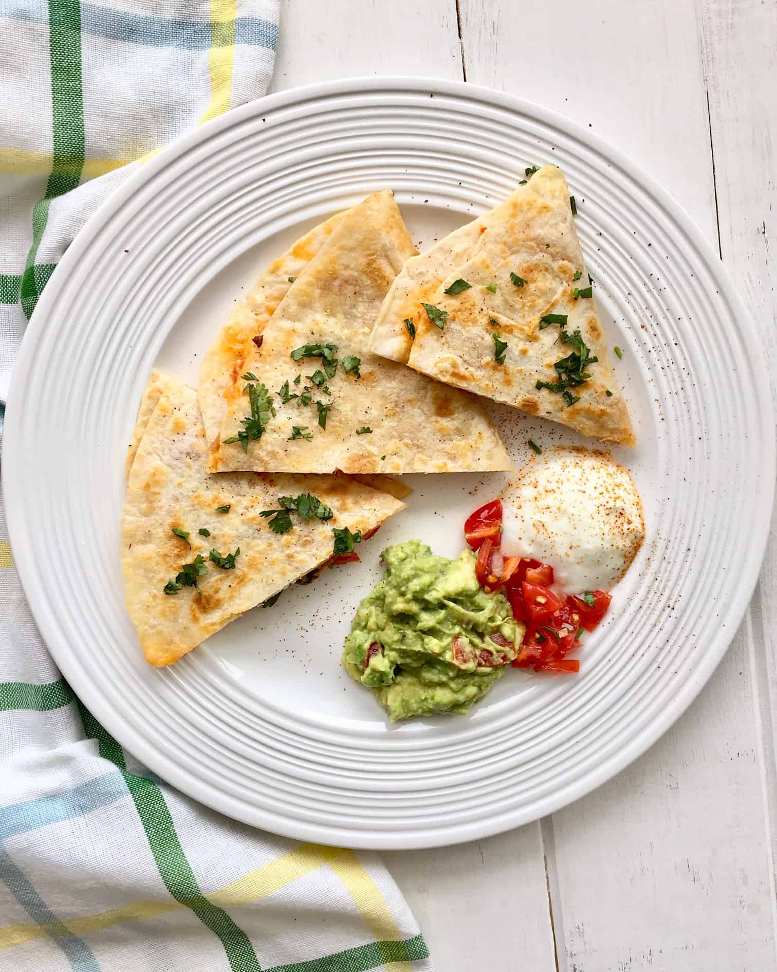 quesadilla with black beans and veggies - 15-minute meals