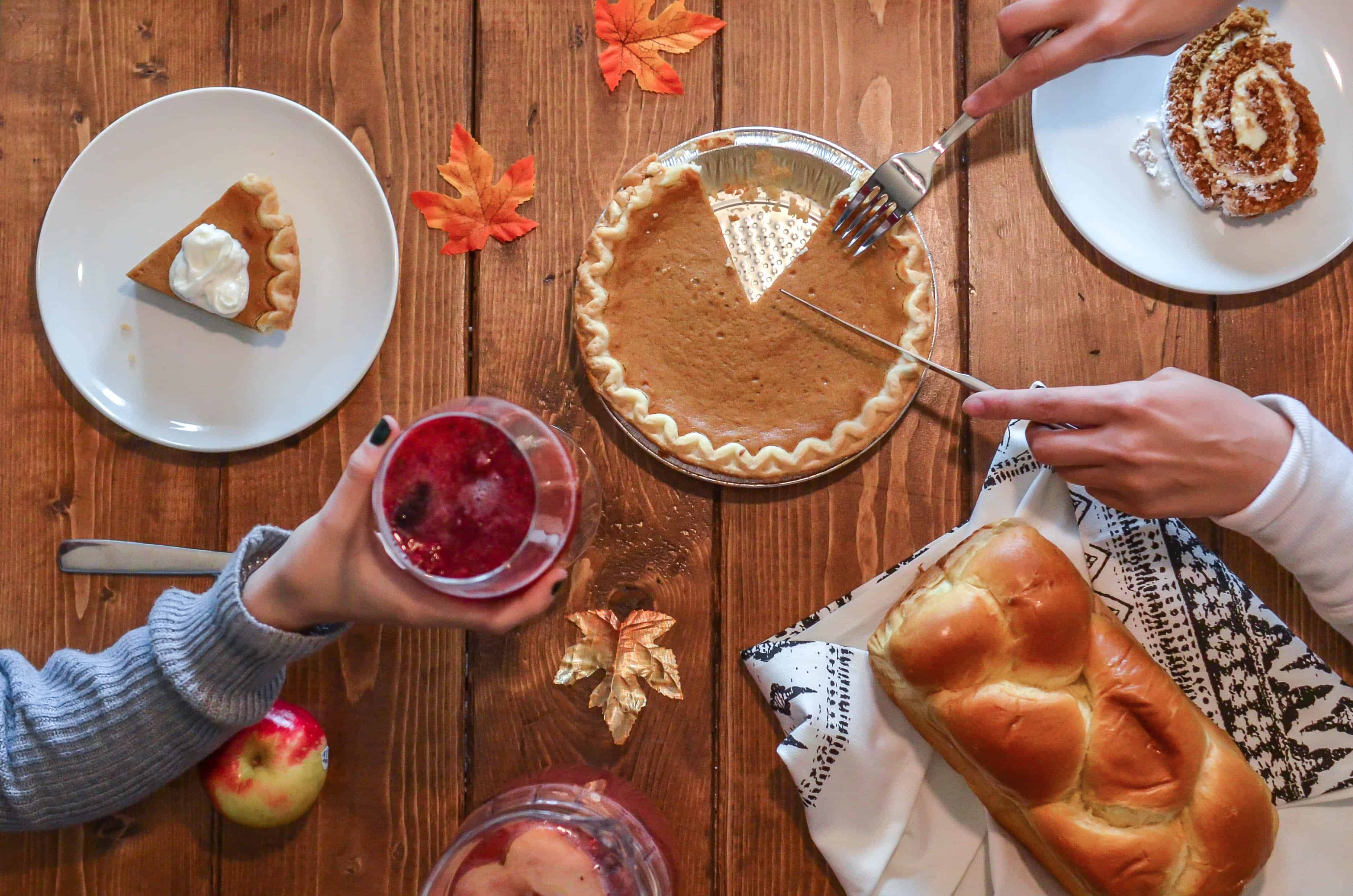 thanksgiving dinner pie bread