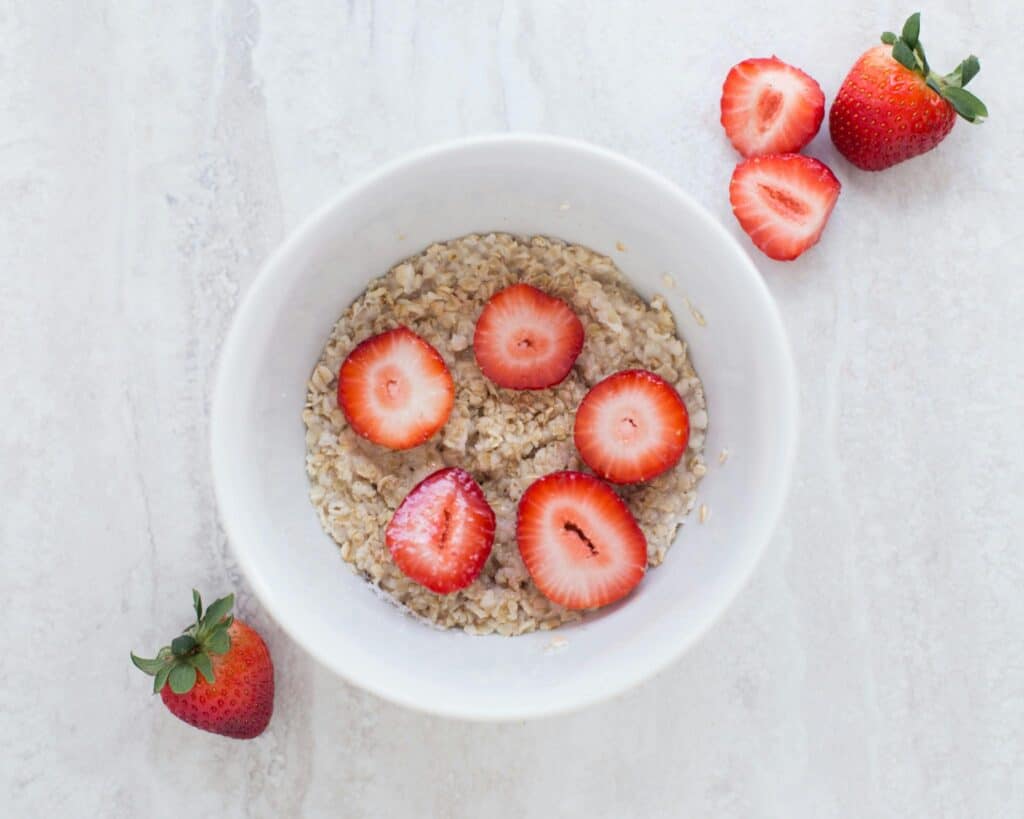 oats, strawberry, bowl, breakfast, fibre blog